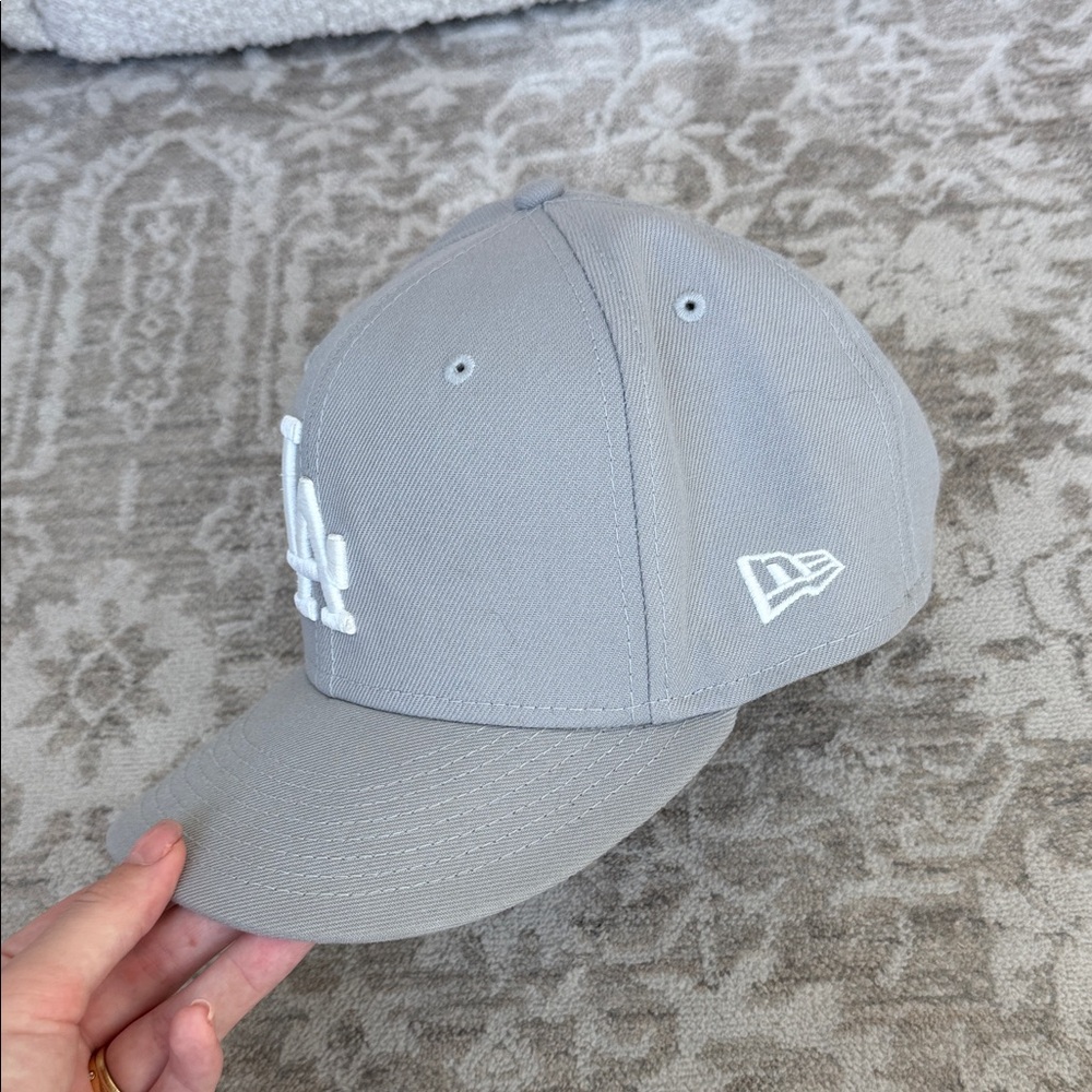 LA hat - Picture 2 of 3